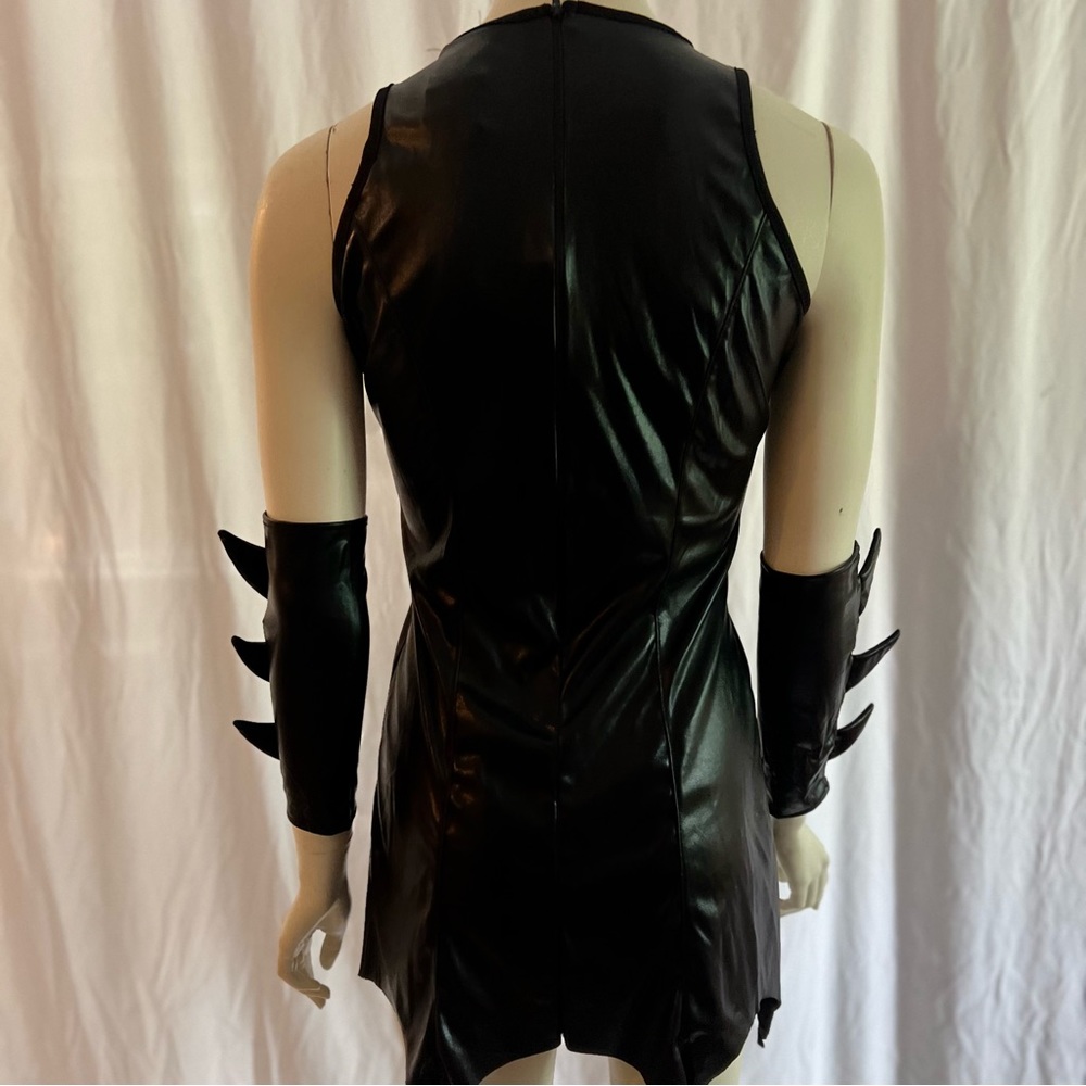 Batgirl costume! Great quality. Mask was repaired but looks good. Size S. - Picture 10 of 12